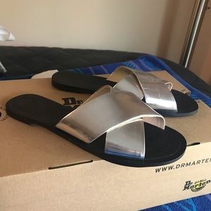 Banana Republic slides !FIRM